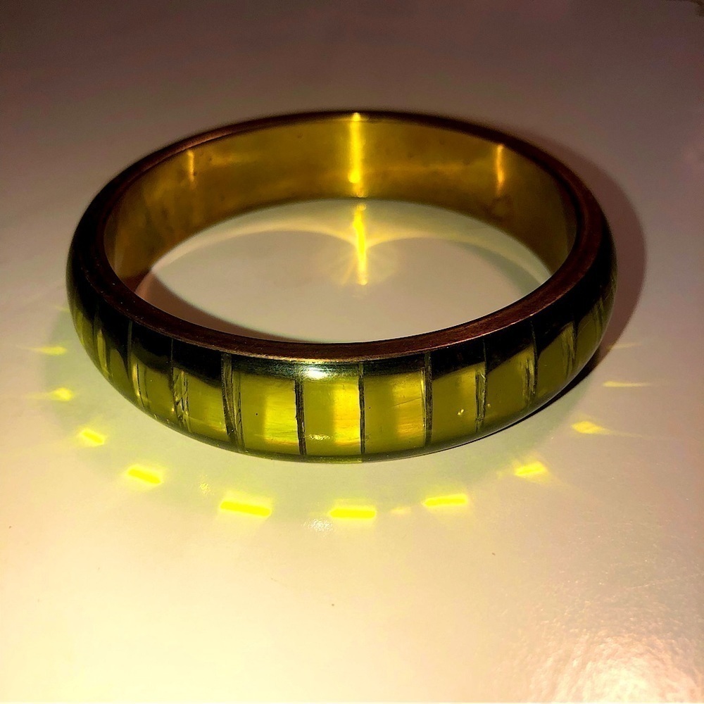 VTG Green Lucite Brass Bangle 8” / 2.6” Diameter